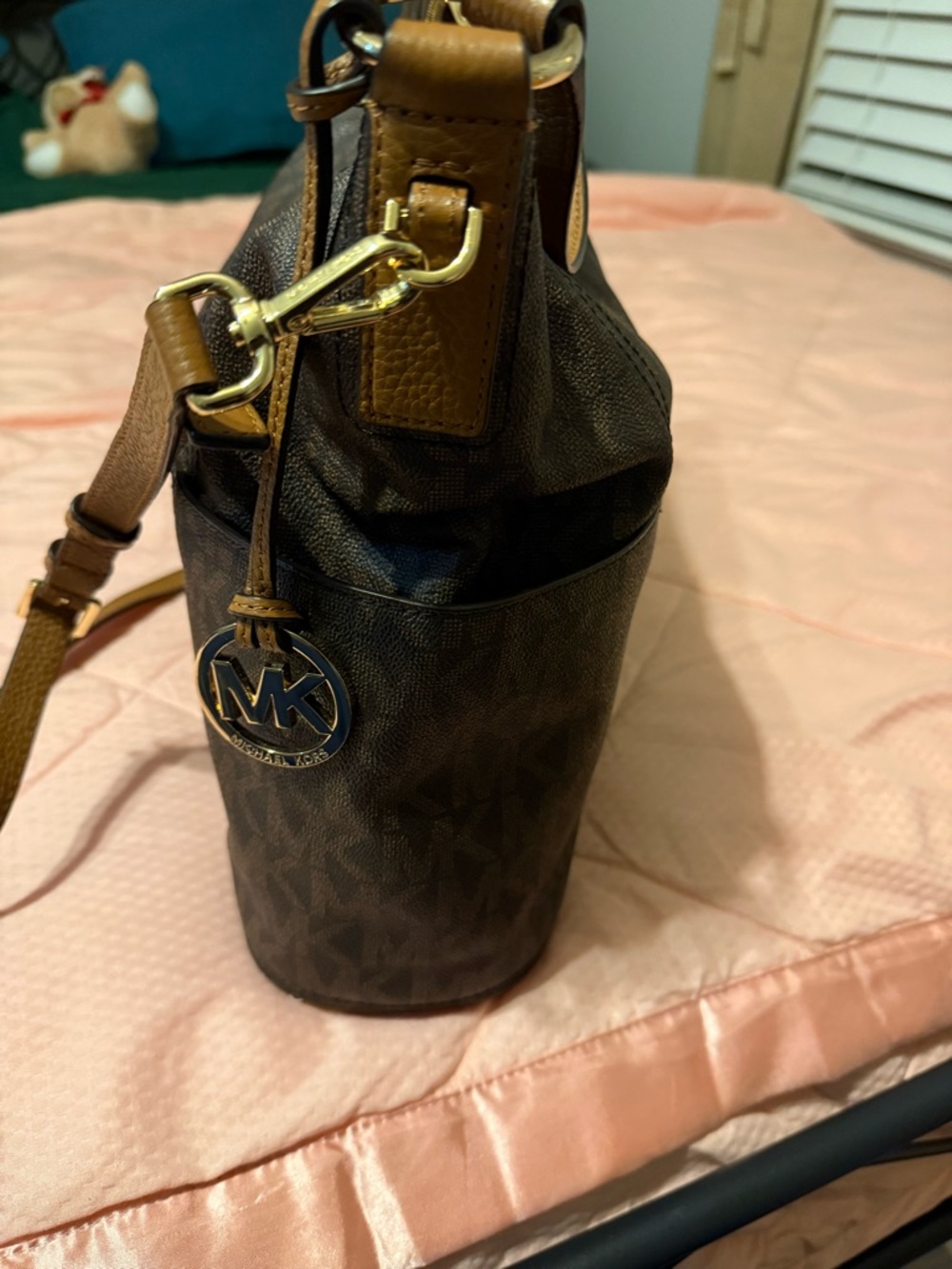 Michael Kors Anita Convertible Shoulder Bag. - Picture 8 of 15